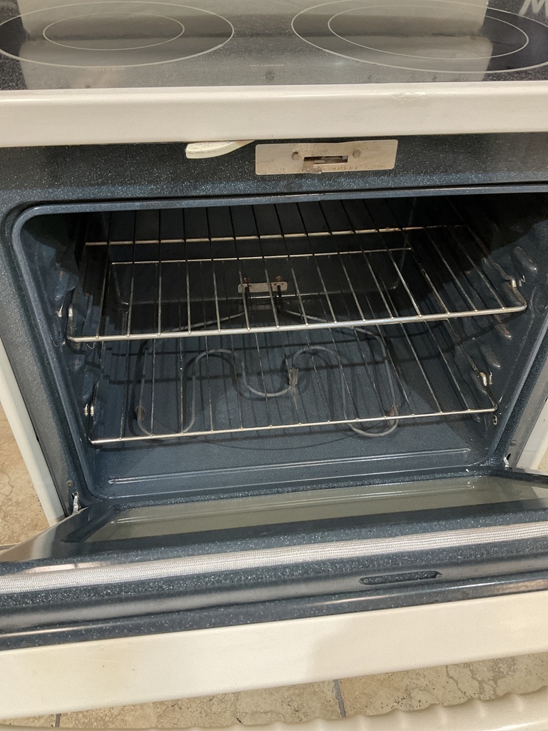 Ge Electric Stove 220volts (40/50 AMP) 30inches {no cord} (Bisue) 