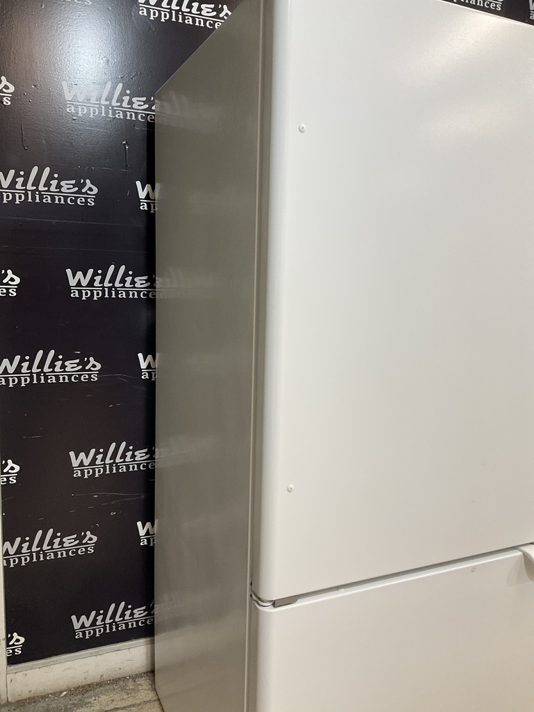 Whirlpool Refrigerator Top and Bottom Mount 33x69 1/2” (White)