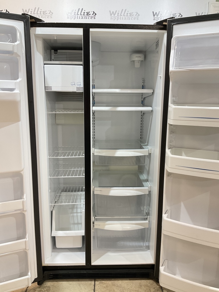 Ge Refrigerator Side by Side 33 1/2” x 67 1/2” (Stainless steel) 