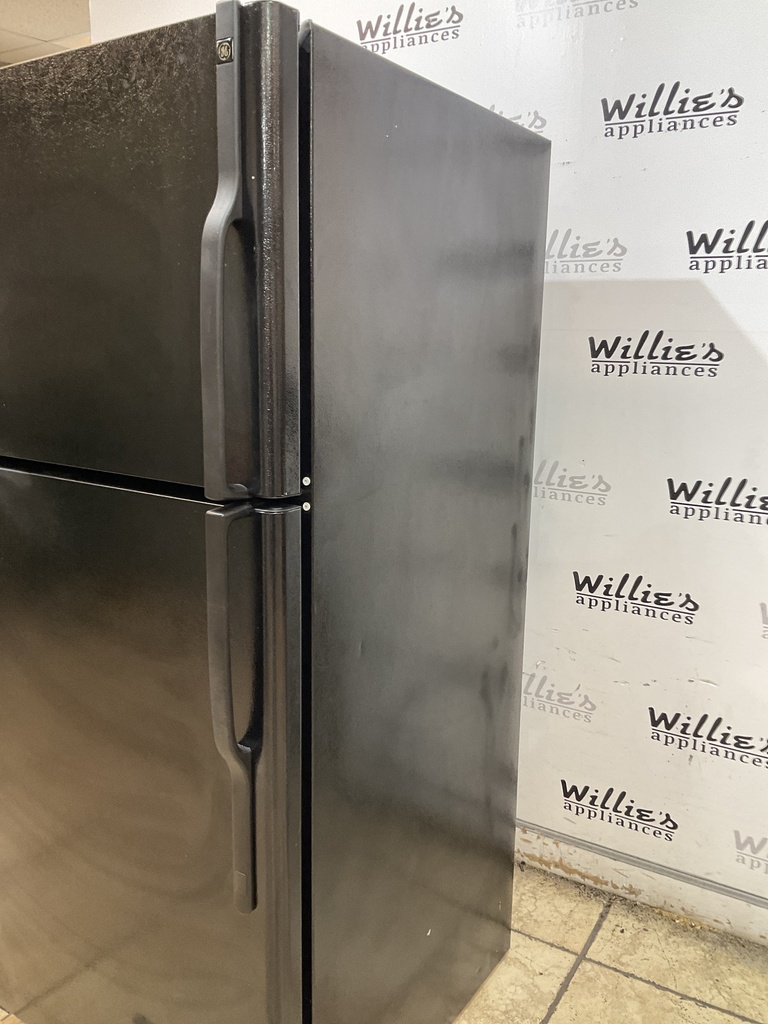 Ge Refrigerator Top and Bottom 30x66 1/2” (Black)