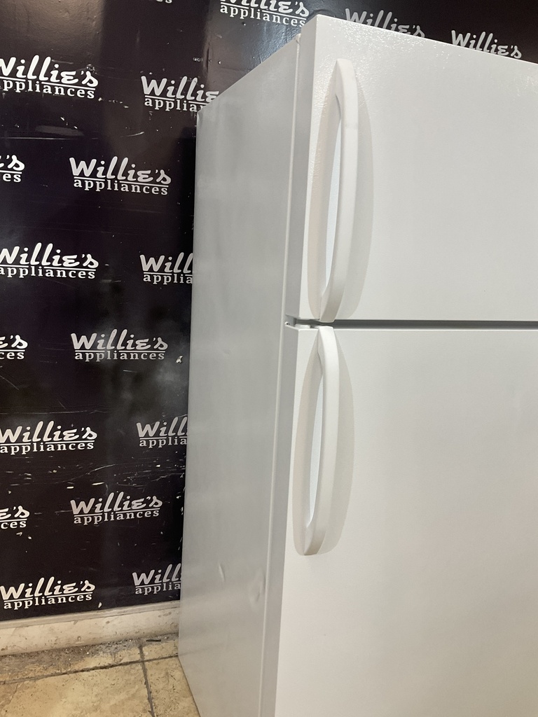 Frigidaire Refrigerator Top and Bottom 30x66 1/2” (white) 