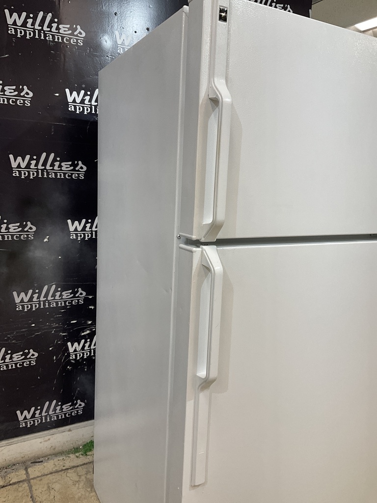 Hotpoint Refrigerator Top and Bottom 28x61 1/2” (White)
