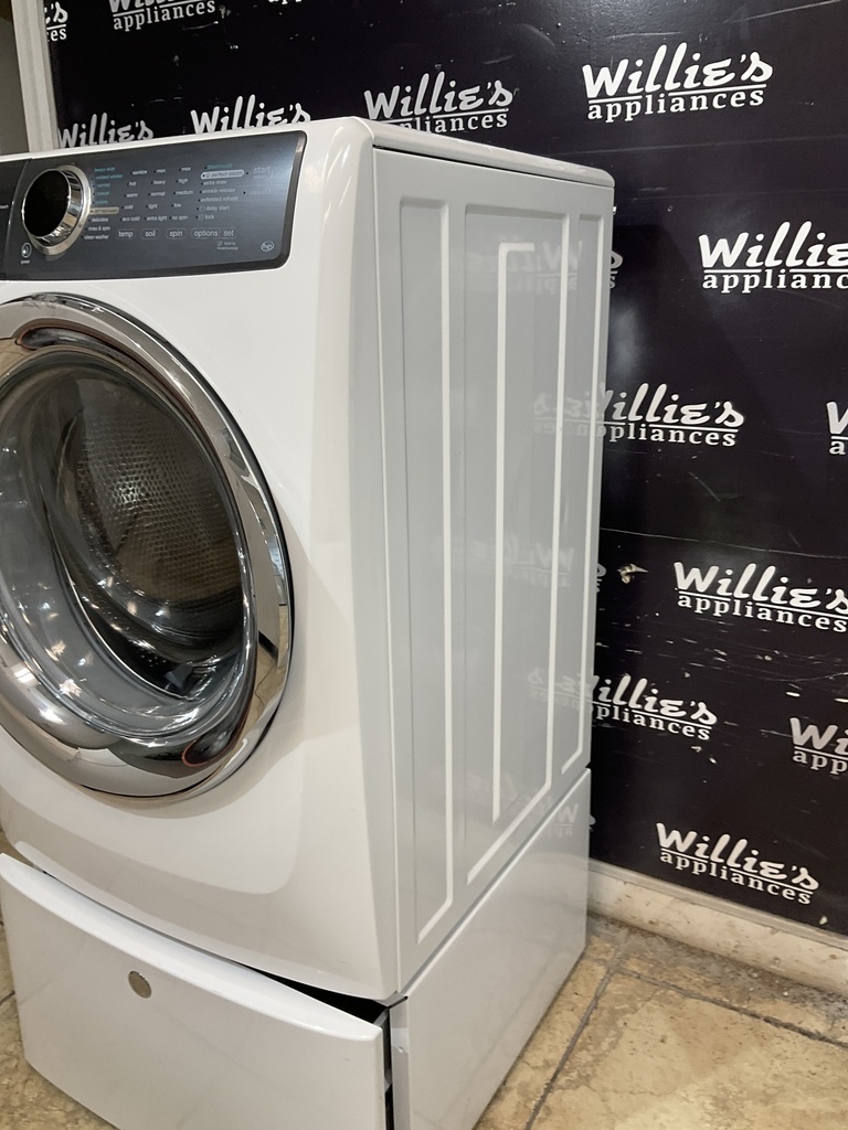 Electrolux Washer Front-load 27inches (white) 