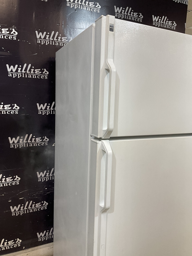 Hotpoint Refrigerator Top and Bottom 28x64 1/2” (White)