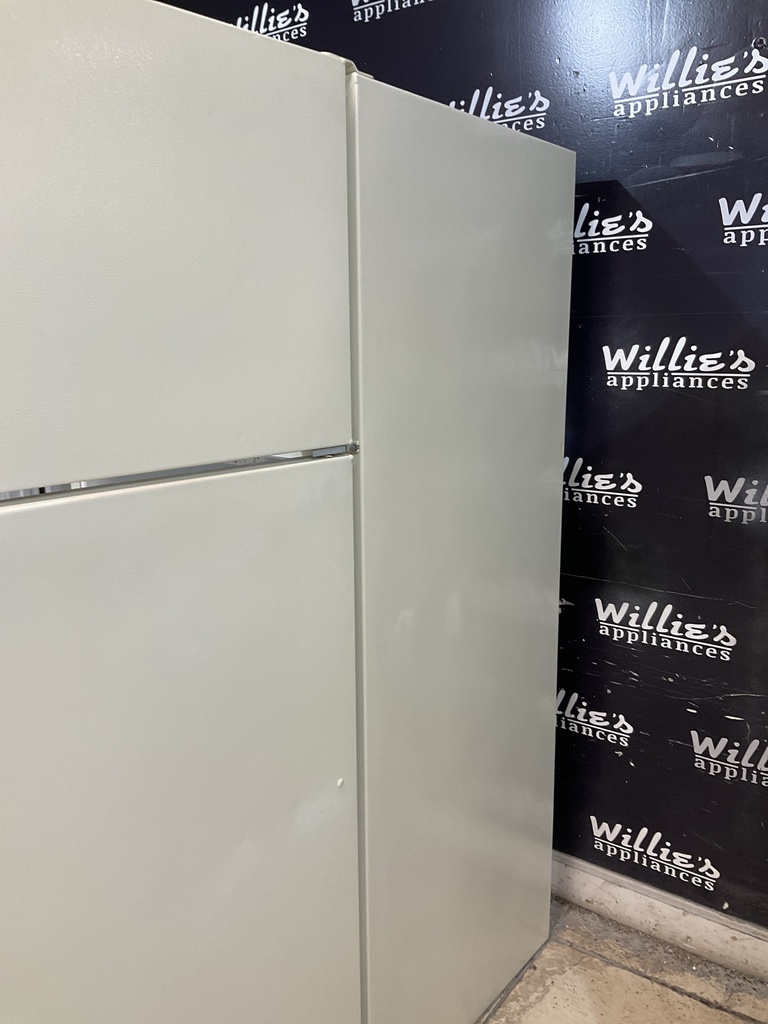 Hotpoint Refrigerator Top and Bottom 28x65 (Bisque)