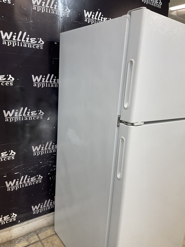Hotpoint Refrigerator Top and Bottom 28x61 1/2” (White) 