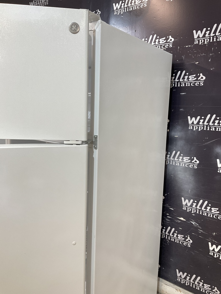 Ge Refrigerator Top and Bottom 28x64 1/2” (White)