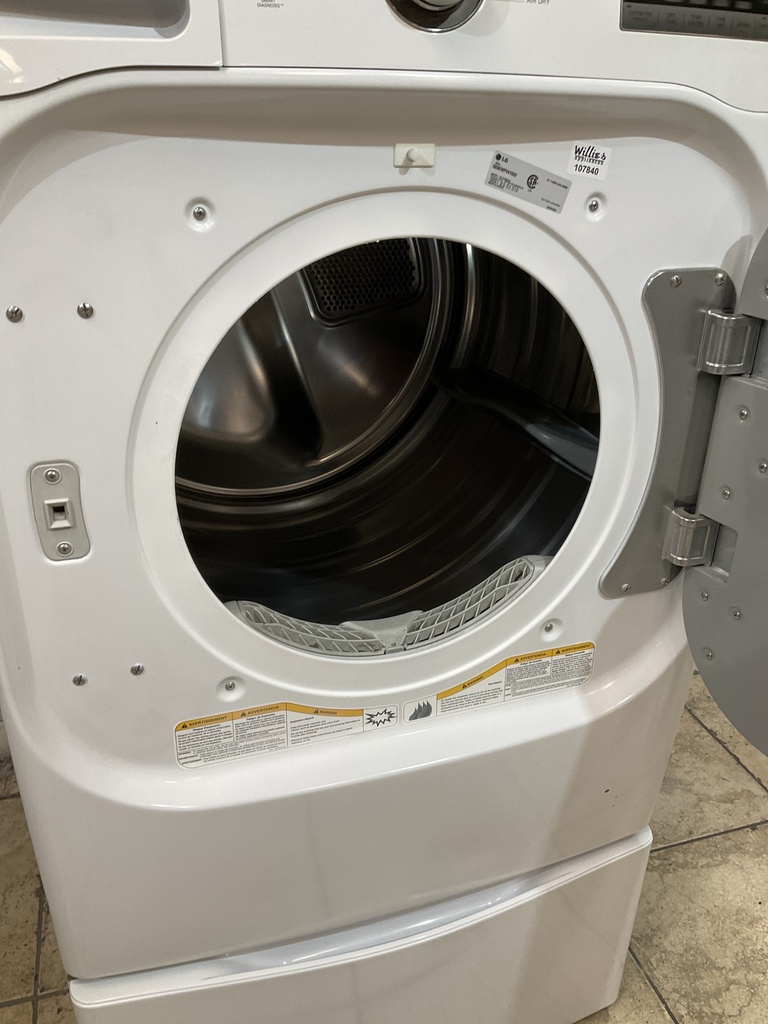 Lg Electric Dryer 220volts (30 AMP) 29inches {3 prong} (White)