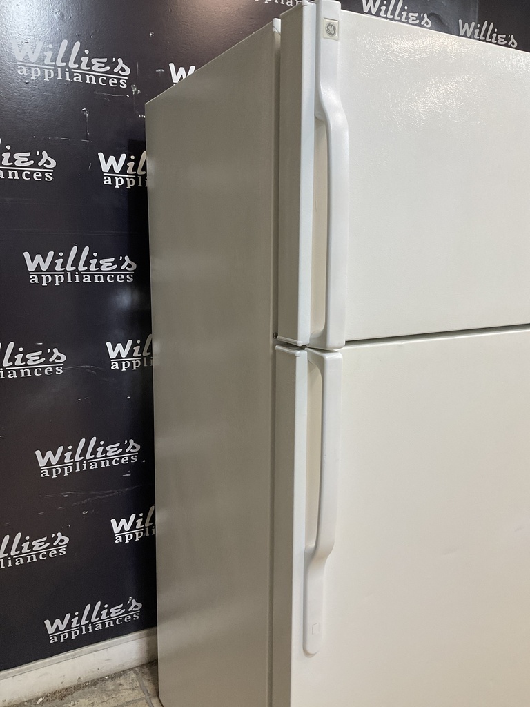 Ge Refrigerator Top and Bottom 28x67 (White) 