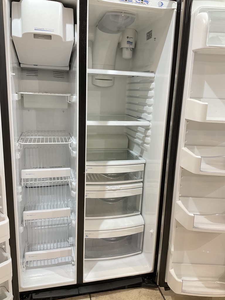Ge Refrigerator Side by Side 36x69 1/2” (Stainless Steel) 