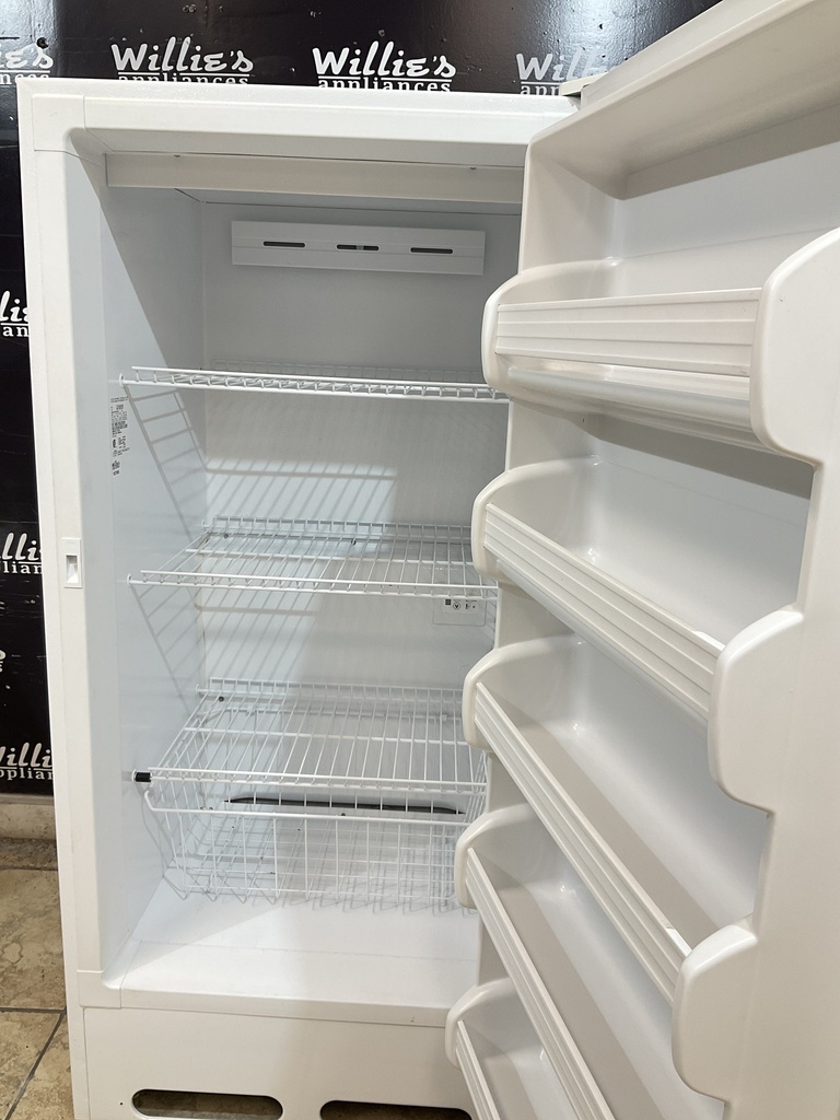 Frigidaire Freezer Upright 28x59 1/2” (White) 