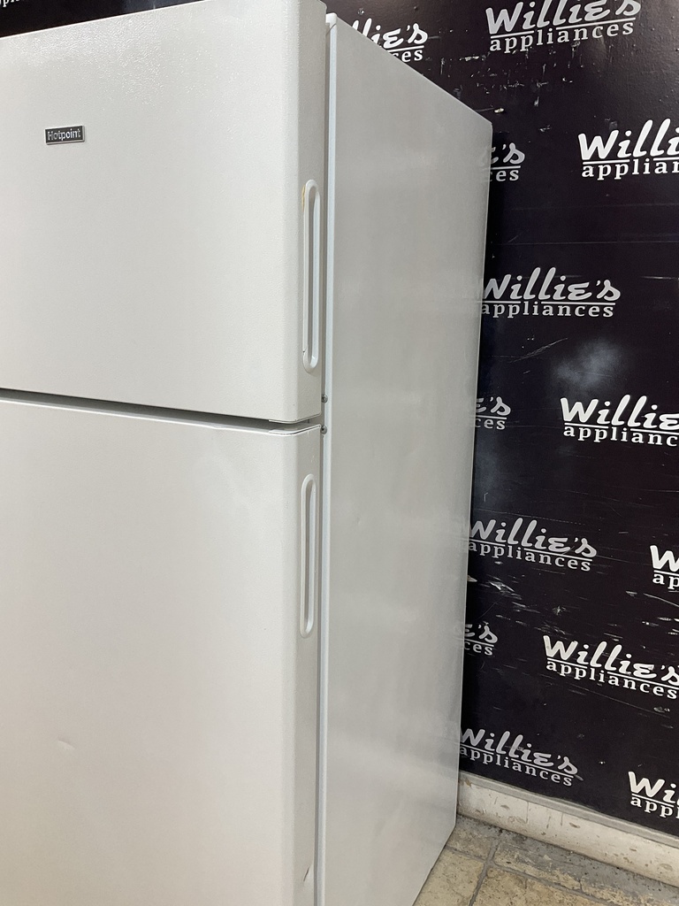 Hotpoint Refrigerator Top and Bottom 28x61 1/2” (white)