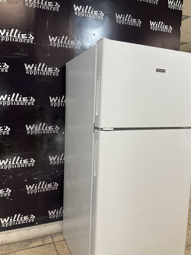 Hotpoint Refrigerator Top and Bottom 28x61 1/2” (white)