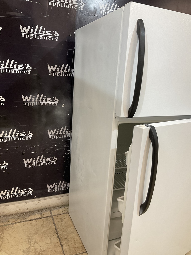White Westinghouse Refrigerator Top and Bottom 28x60” (white)
