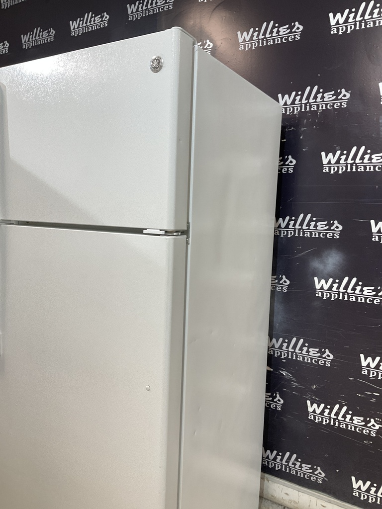 Ge Refrigerator Top and Bottom 28x67 (white) 