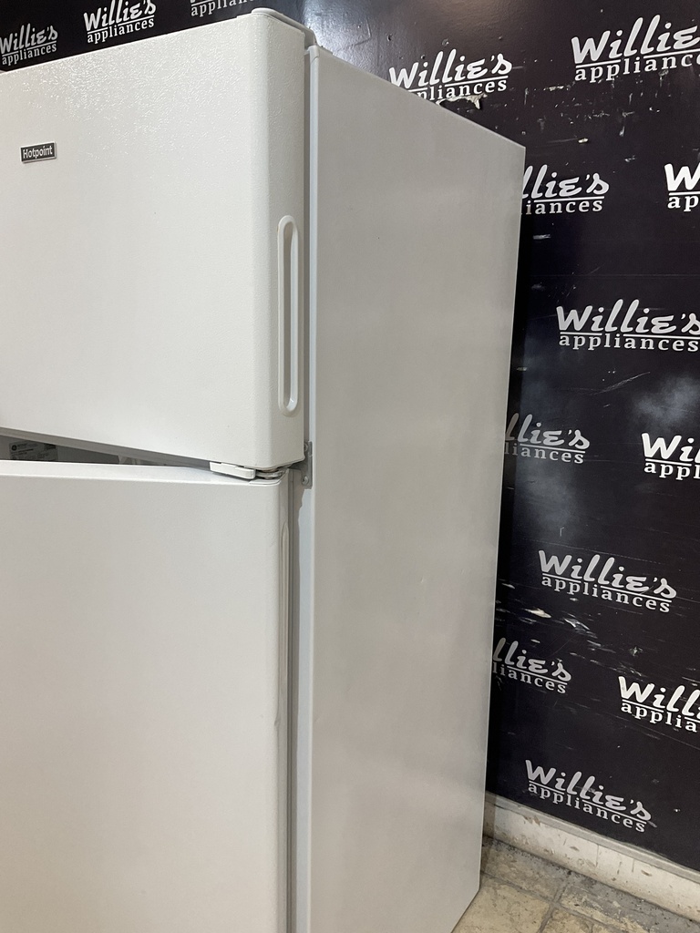Hotpoint Refrigerator Top and Bottom 28x61 1/2” (White) 