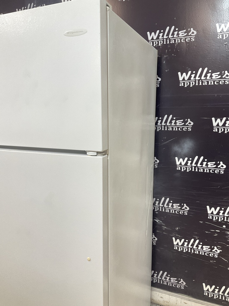 Frigidaire Refrigerator Top and Bottom 28 1/2” x 65” (white) 