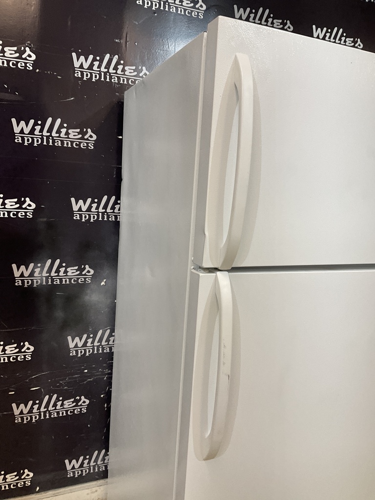 Frigidaire Refrigerator Top and Bottom 28 1/2” x 65” (white) 
