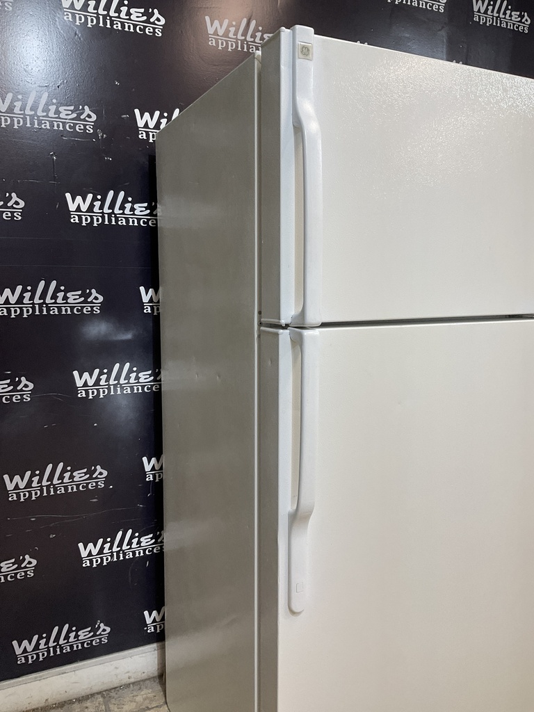 Ge Refrigerator Top and Bottom 28x67 (white)