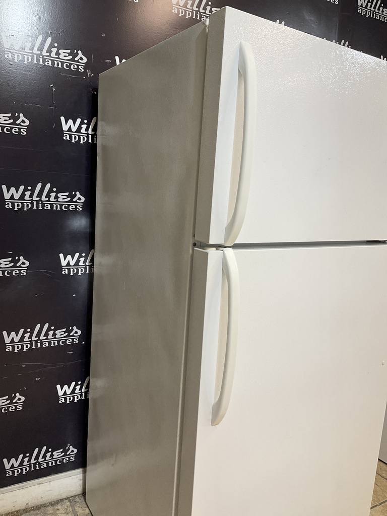 White Westinghouse Refrigerator Top and Bottom 30x65 1/2” (white) 
