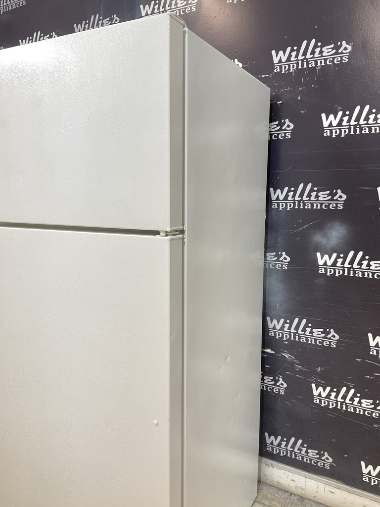 Hotpoint Refrigerator Top and Bottom 28x64 1/2” (White) 