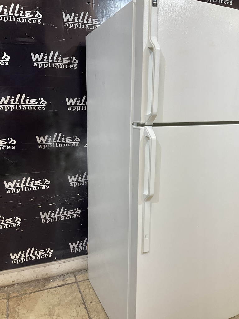 Hotpoint Refrigerator Top and Bottom 28x64 1/2” (White) 