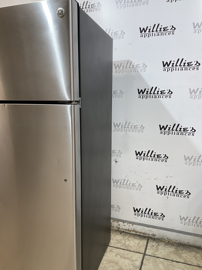 Ge Refrigerator Top and Bottom 28x66 1/2” (Stainless Steel) 