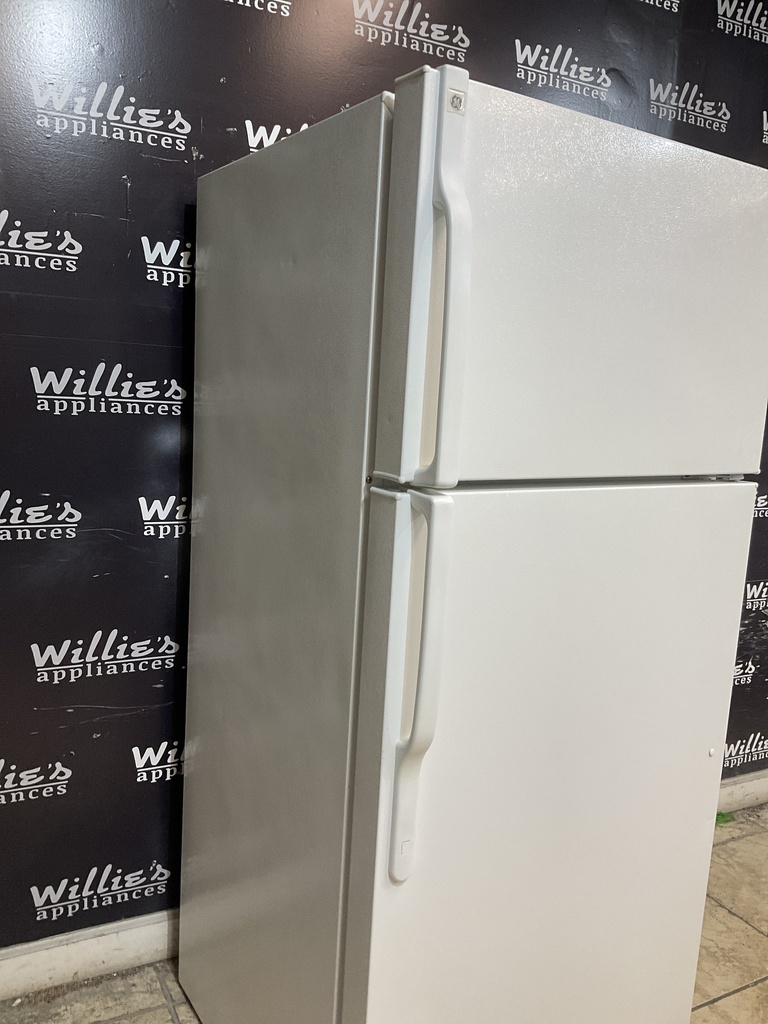 Ge Refrigerator Top and Bottom 28x64 1/2” (White) 