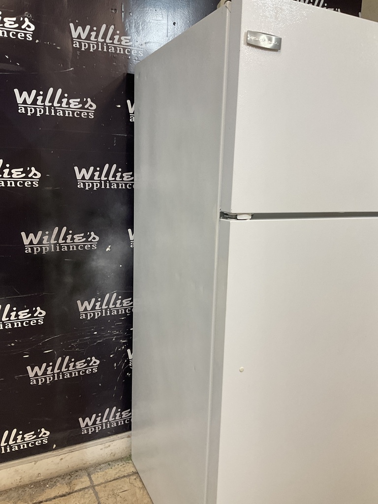 Frigidaire Refrigerator Top and Bottom 28 1/2” x65 1/2” (White) 