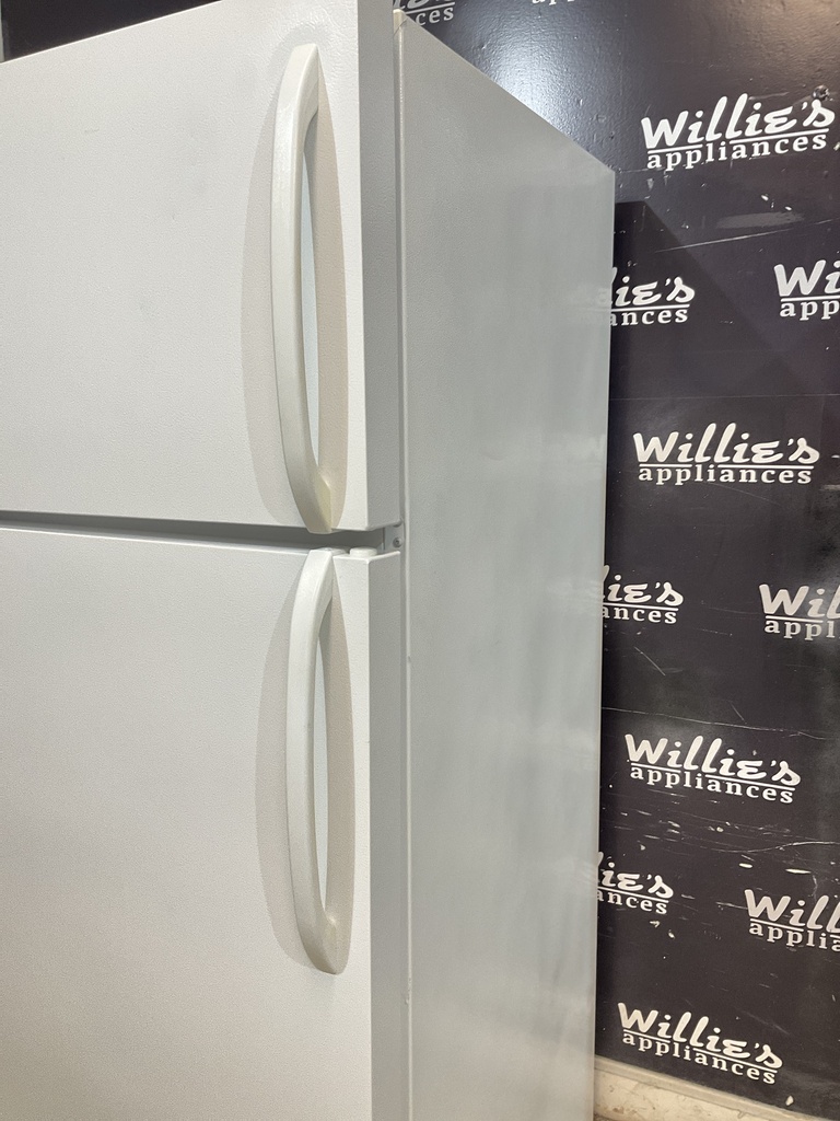 White Westinghouse Refrigerator Top and Bottom 30x65 1/2” (White) 