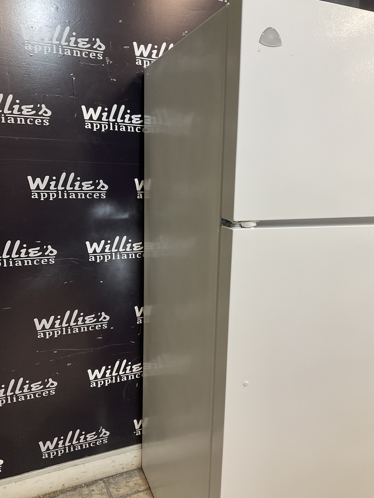 White Westinghouse Refrigerator Top and Bottom 30x65 1/2” (White) 