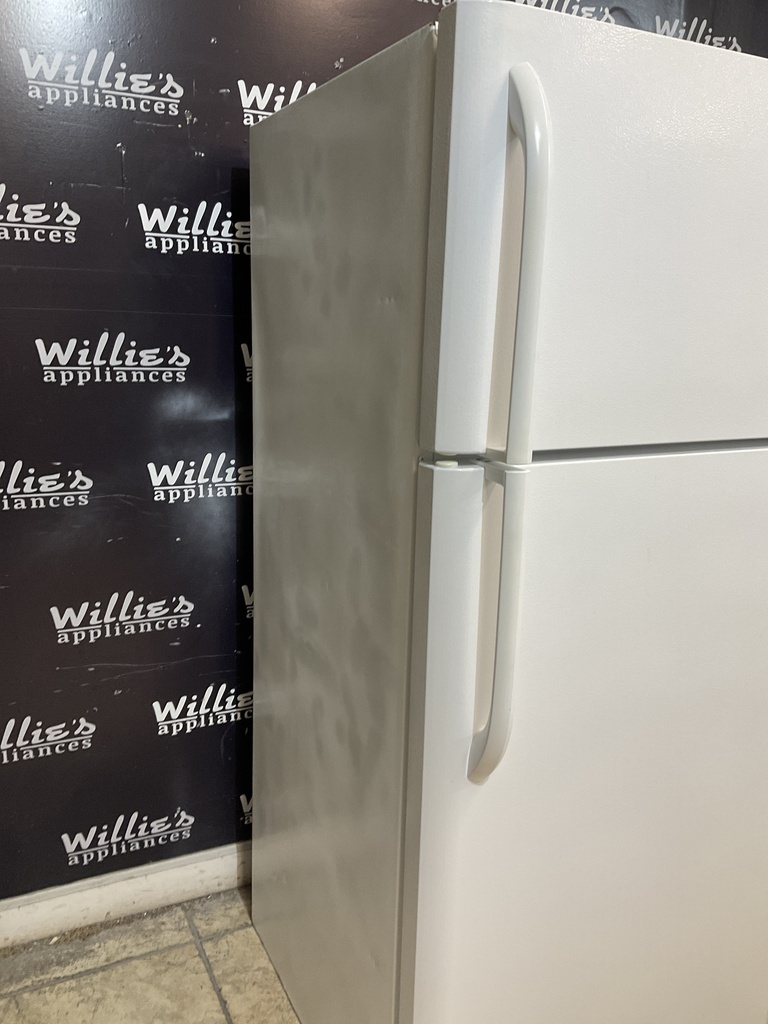 Frigidaire Refrigerator Top and Bottom 30x66 (white) 