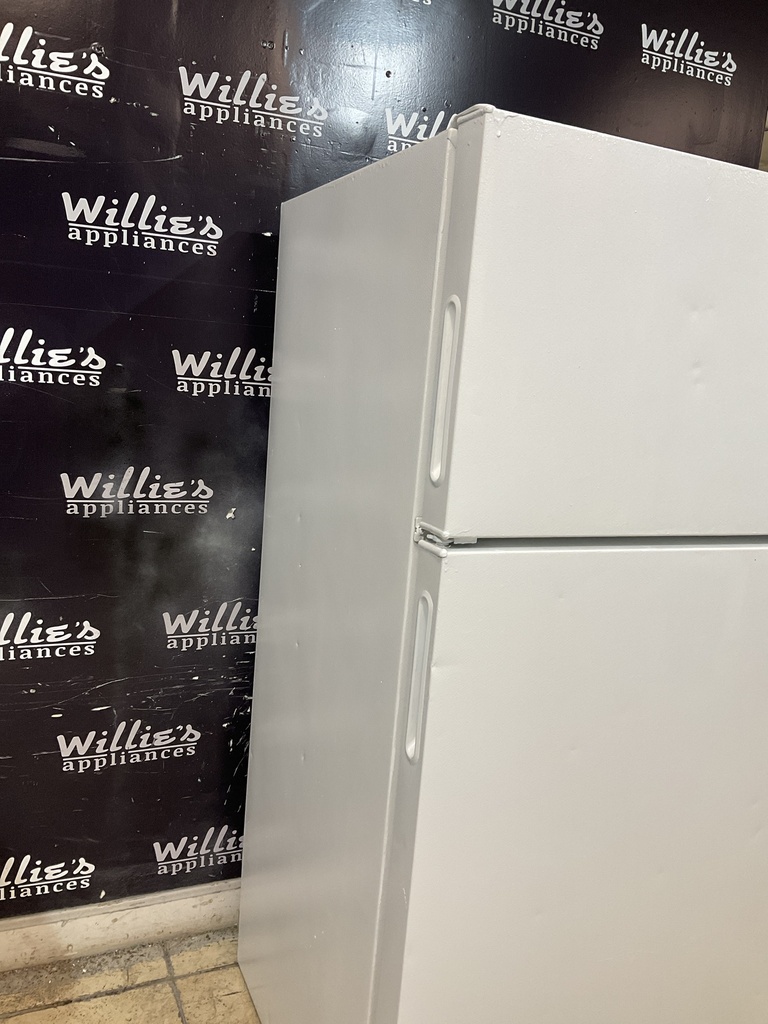 Hotpoint Refrigerator Top and Bottom 28x61 1/2” (White) 