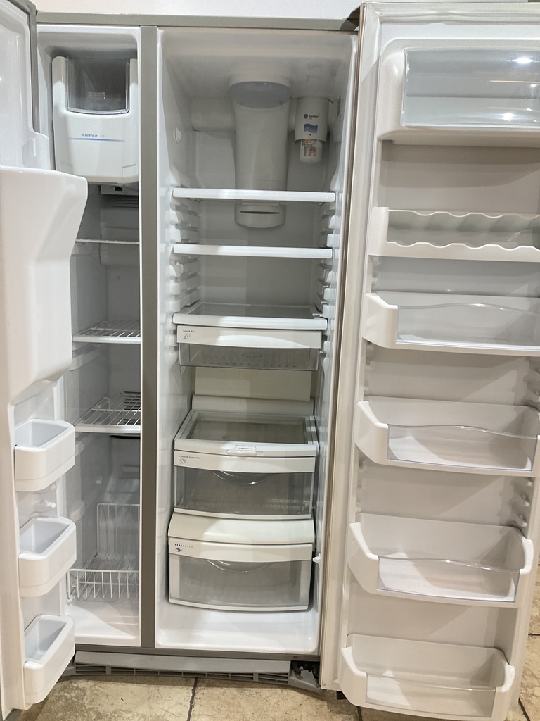 Ge Refrigerator Side by Side 36x69 1/2” (Stainless Steel)