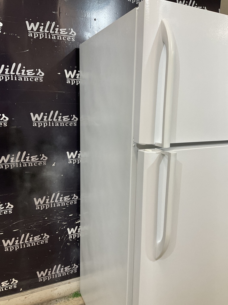 Frigidaire Refrigerator Top and Bottom 30x66 (white) 