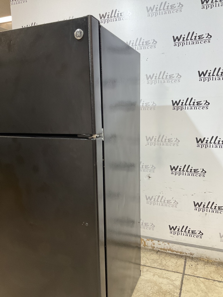 Ge Refrigerator Top and Bottom 28x64 1/2” (Black) 