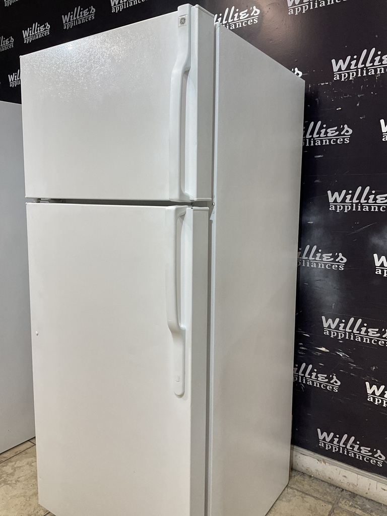 Ge Refrigerator Top and Bottom 28x67  (White) 