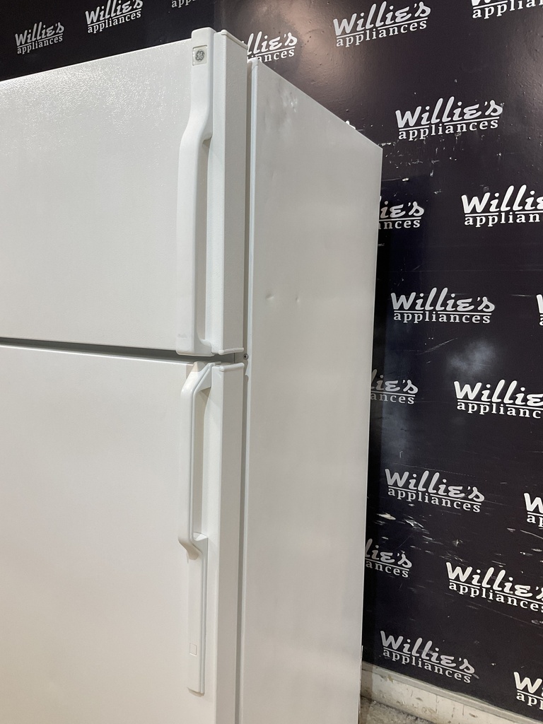 Ge Refrigerator Top and Bottom 28x64 1/2” (White) 