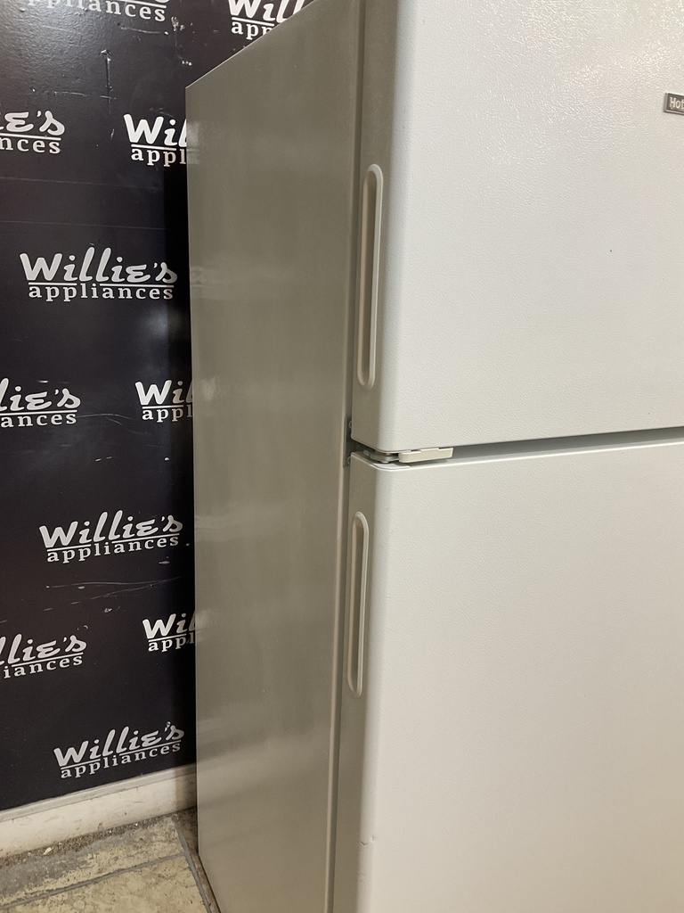 Hotpoint Refrigerator Top and Bottom 28x61 1/2” (White) 
