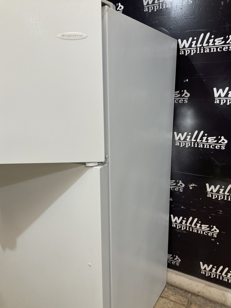 Frigidaire Refrigerator Top and Bottom 28x60 (white)