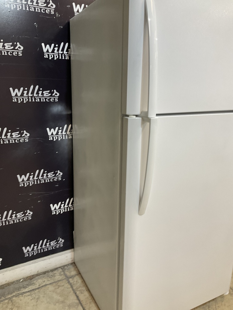 Frigidaire Refrigerator Top and Bottom 30x66 (white) 