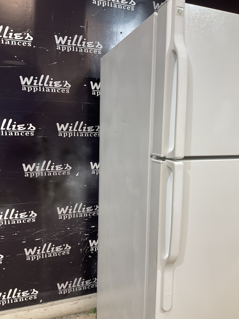Ge Refrigerator Top and Bottom 28x64 1/2” (white) 