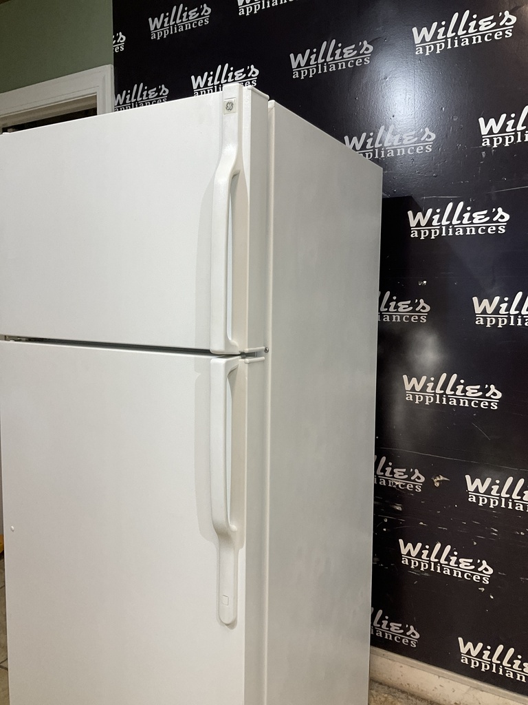 Ge Refrigerator Top and Bottom 28x64 1/2” (White) 