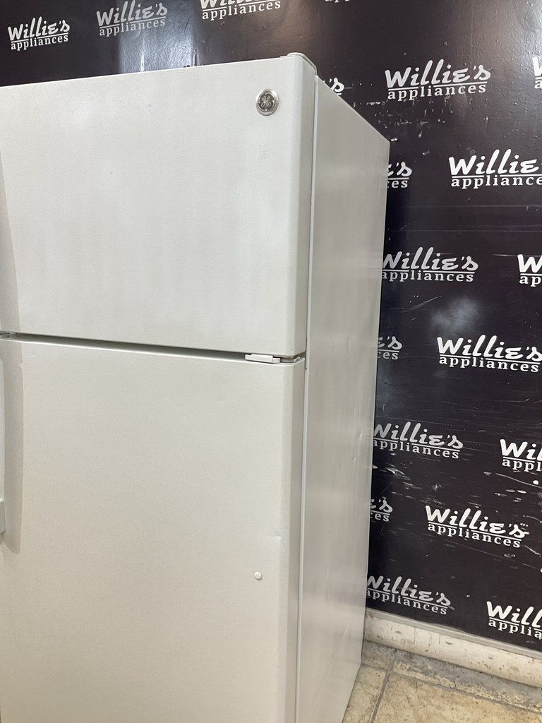 Ge Refrigerator Top and Bottom 28x61 1/2” (White) 