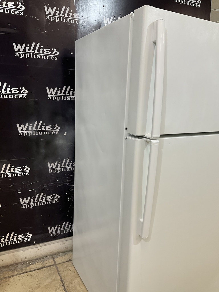 Ge Refrigerator Top and Bottom 28x61 1/2” (White) 
