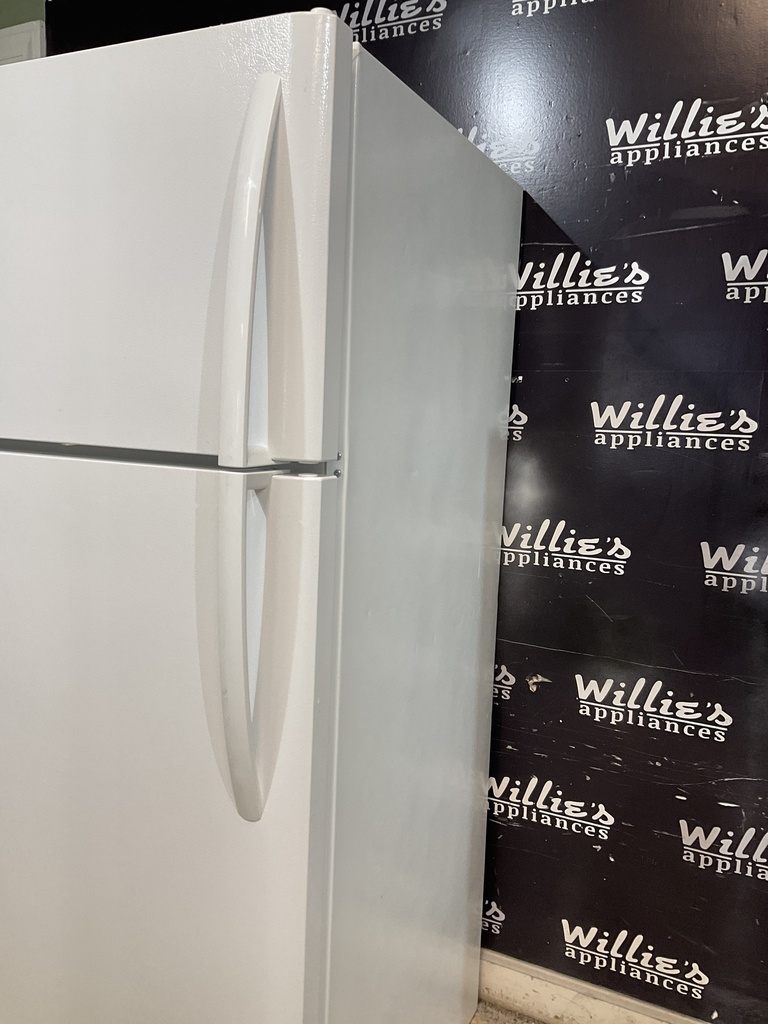Frigidaire Refrigerator Top and Bottom 30x66 1/2” (white) 