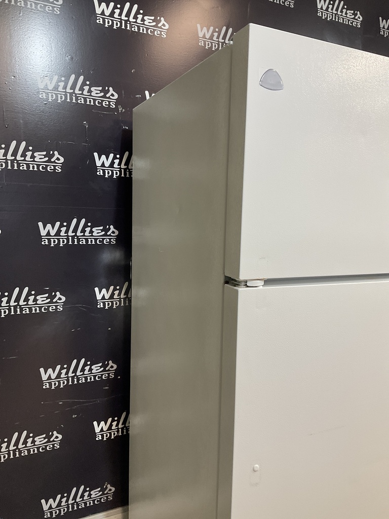 White Westinghouse Refrigerator Top and Bottom 30x65 1/2” (White)