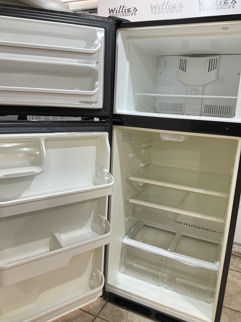 Frigidaire Refrigerator Top and Bottom 28 1/2” x 65” (Black) 
