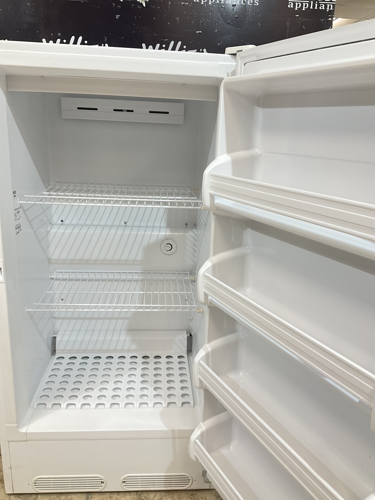 Frigidaire Freezer Upright 28x55 /12” (White)