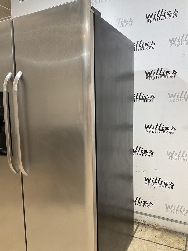 Frigidaire Refrigerator Side by side 37x69 1/2” (Stainless steel) 